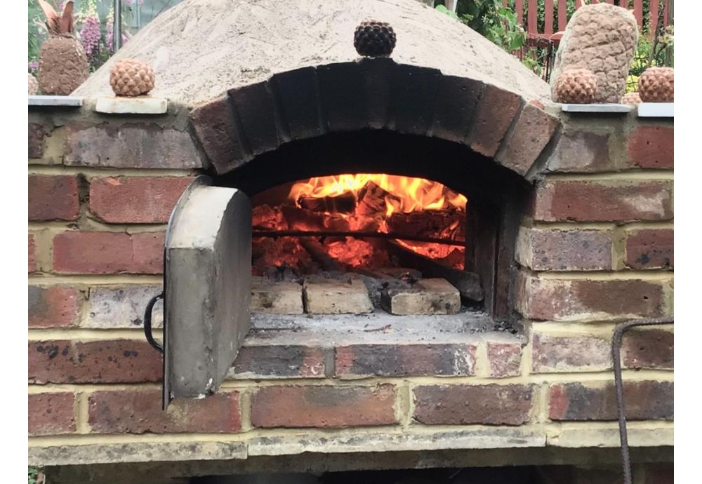 Správne používanie pece na pizzu na drevo