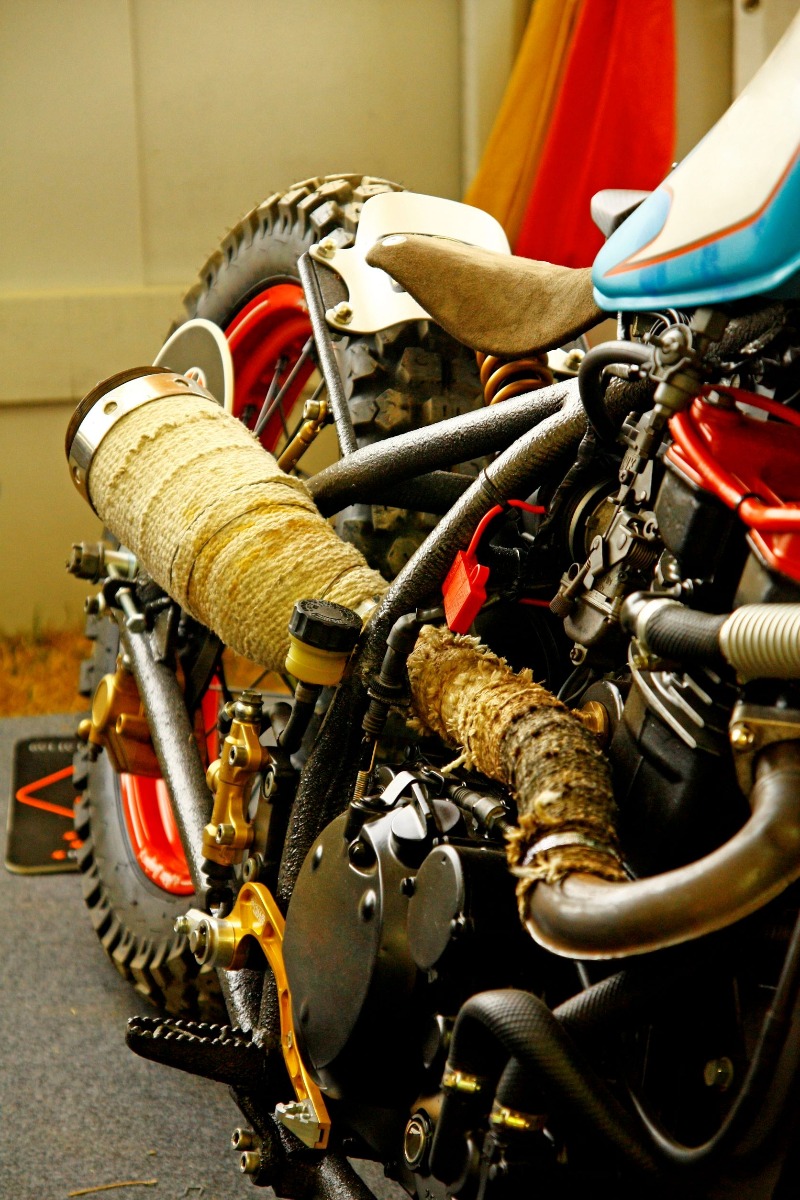 Tepelne odolná izolačná páska na výfuk motocykla